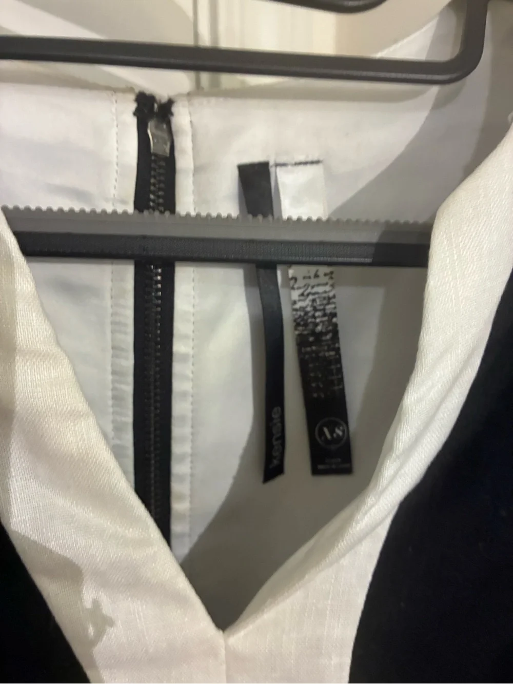Kensie Black, White & Beige Colorblock V‑Neck Mini Dress